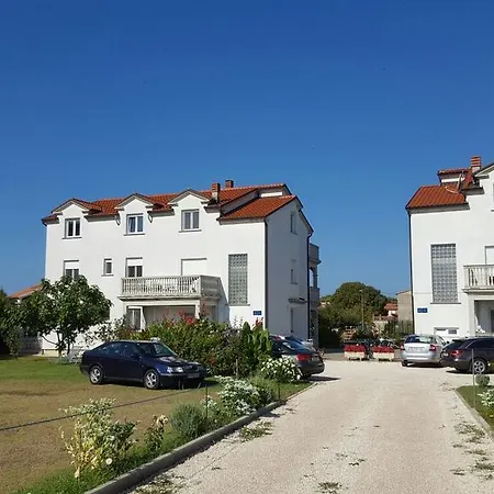 Kaja Apartment *
